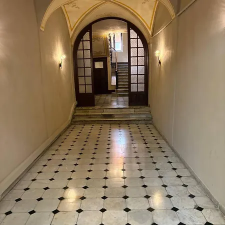 Appartamento Rénové Et Cosy, Vieux Nice, Place Iconique Nizza